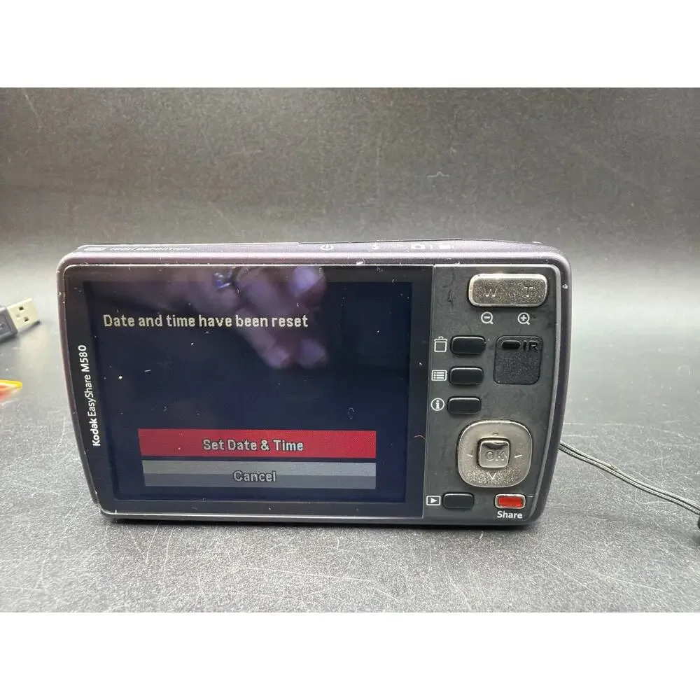 Kodak EasyShare M580 Purple 14MP CCD Camera 8X Zoom Tested Charger 2 Batteries